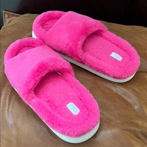 Women's Daphne Faux Fur Platform Slide Platform Slippers Stars Above. L preowned